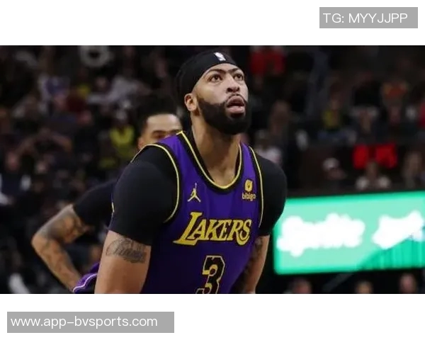 浓眉状态低迷半场表现不佳仅得8分7板并出现两次失误