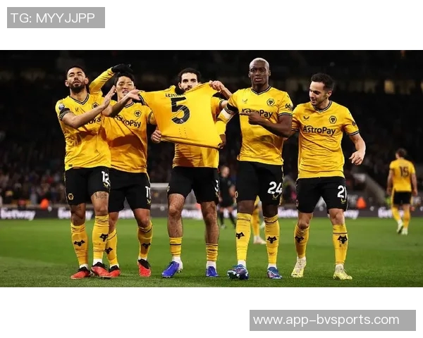 英超夺冠形势分析：枪手领先曼城狼队降级几率高达999