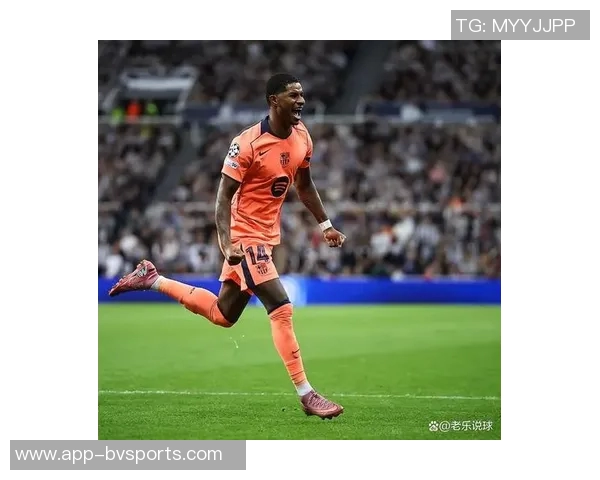 拉什福德积极备战国家德比训练照展现全力以赴的决心与信心